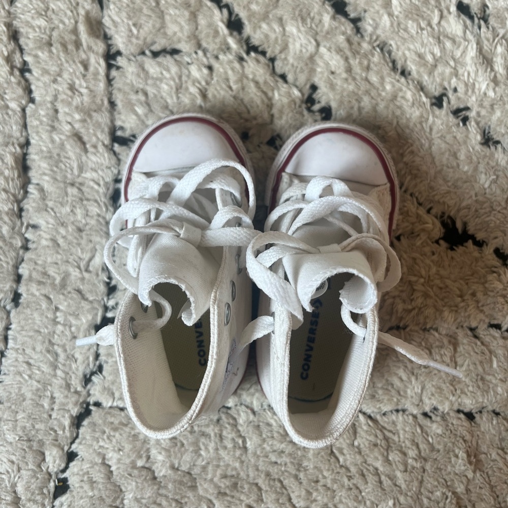 Chuck Taylor All Star Canvas — size 5